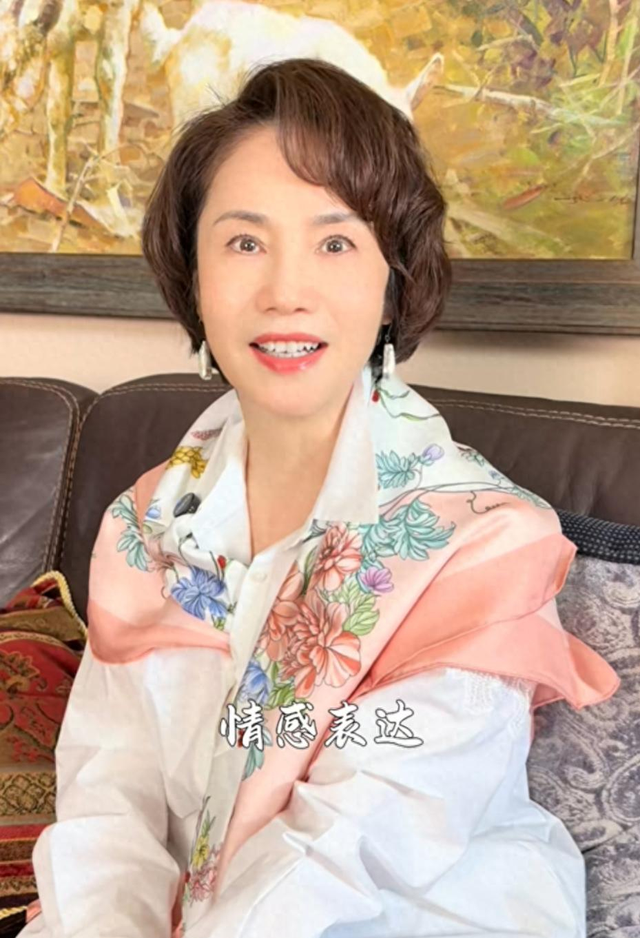 64岁徐俐晒北京小院，和二婚丈夫住农村平房，院子大得能跑步