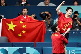 王皓事业家庭双丰收！美女媳妇欢迎他回家，还撒娇调侃：抱一个图片