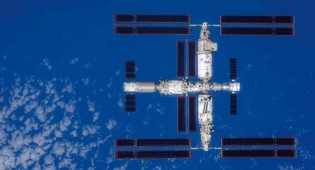 神舟二十一号3人乘组、发射精确时间确定，3名老航天员再次无缘