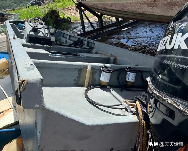 珠海市11艘三无的快艇和铁质船40万起拍卖，拍出72万高价