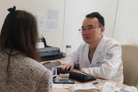 每天睡5小时，猛喝咖啡“续命”！37岁男子两次晕倒，一查严重了图片