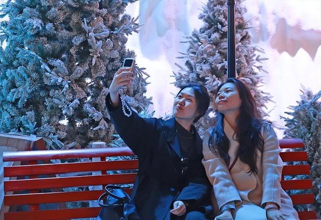 西安“人造雪乡”冬日浪漫触手可及