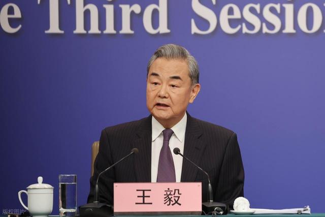 武统一旦启动，西方可冻结中国3.2万亿外汇，但中国手里还有王炸