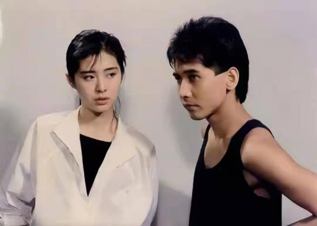 65岁齐秦现状，定居美国，娶小24岁女粉丝为妻，和11岁儿子像爷孙