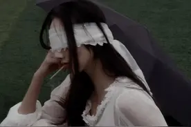 我是太子青梅竹马，他答应只娶我一人，却在大婚后带回另一个女人图片