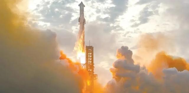 星舰火箭试飞成功！特朗普：要把美国星条旗插上火星