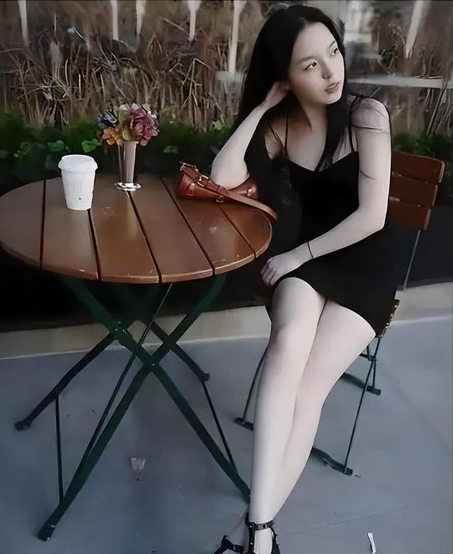 李咏也没想到，自己离世7年后，23岁的女儿就走上一条“不归路“