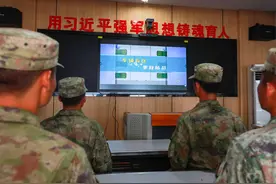 把好军车“方向盘” 系好思想“安全带”图片