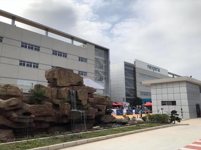 要收拾英国了？英国干了一件比荷兰更坏的事：盯上了中国芯片工厂