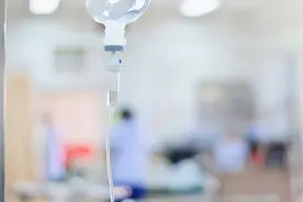 新研究：输一次液，数万微塑料进入血液，专家这么说……图片