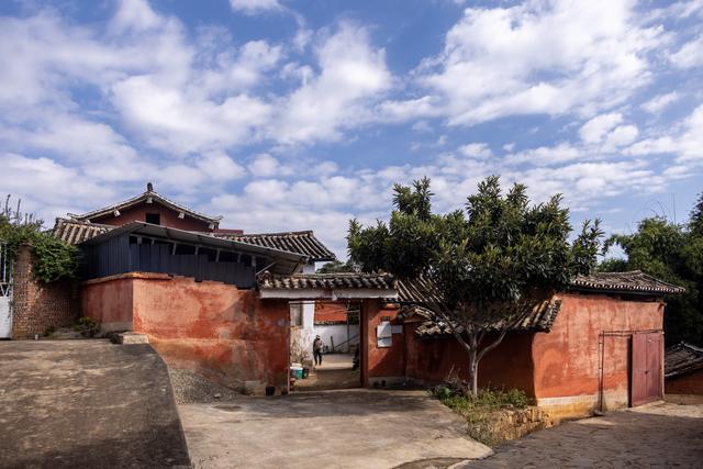 天下彝家第一村——迤沙拉