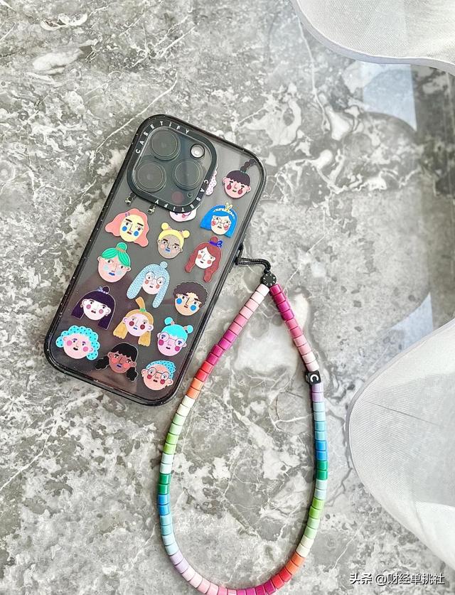 手机壳狂卖36亿背后，藏着一套经济下行中的财富密码