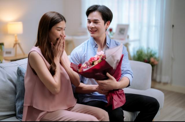 婚姻就像一场精心编排的双人舞，既要默契配合又要保持适当距离