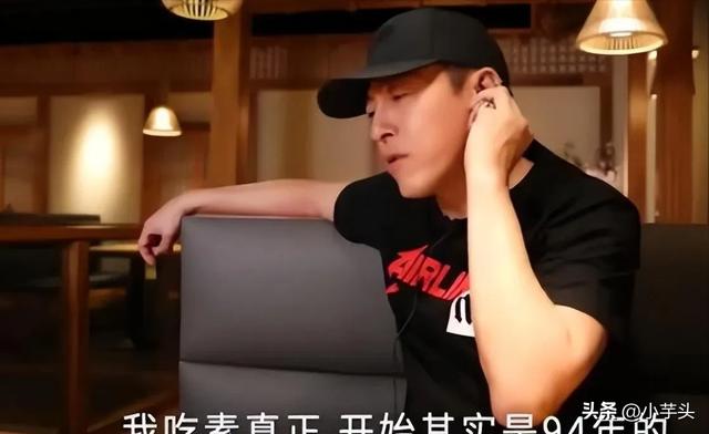 夫妻俩为了不变老，坚持31年不吃肉不生子，如今59岁近照不敢认