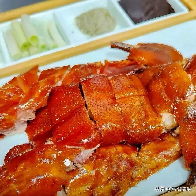 自在嵩明丨一站式遛娃、美食、运动！银杏广场的夜太会玩