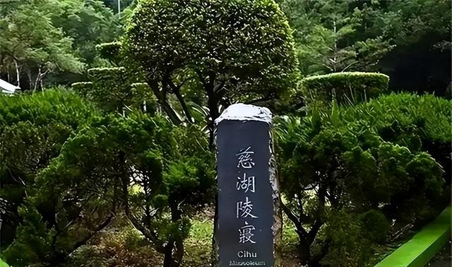 蒋介石棺椁38年未开启，守灵人晚年吐真言：里面早已腐烂不堪