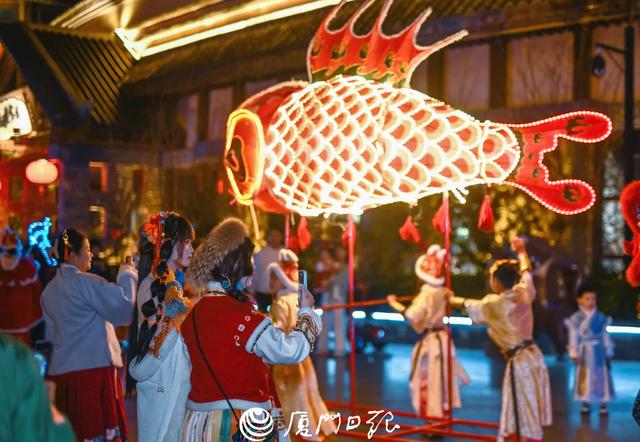 花灯、演出、灯光秀……送地铁票、鸡腿！跨年夜就到园博苑来！