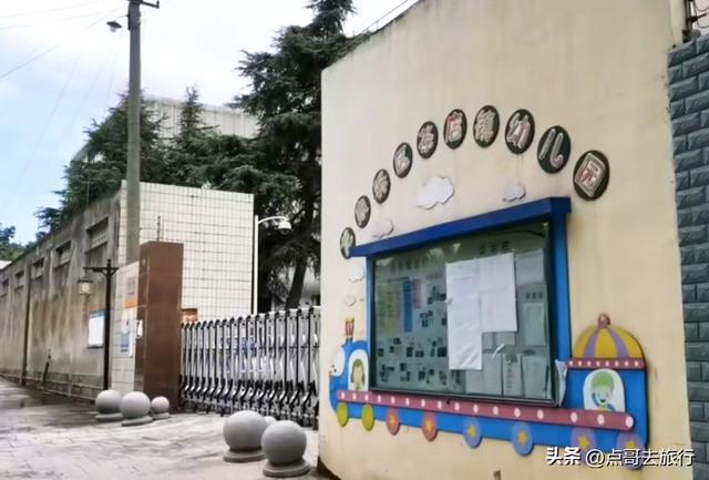 成都龙泉山被冷落的古场镇，街上空无一人，美食诱人被严重低估！