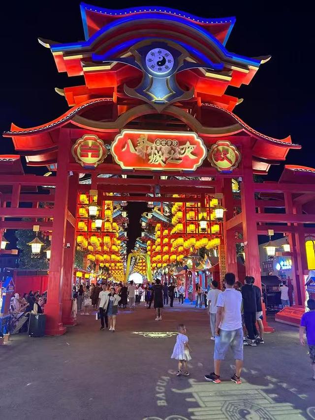 没有红绿灯的城市（散记）——新疆行之八卦城