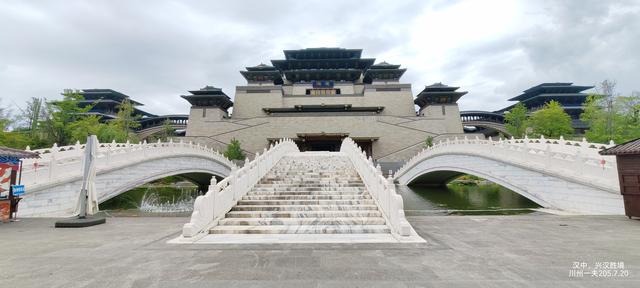 汉中市的兴汉胜境：穿越千年的汉文化盛宴