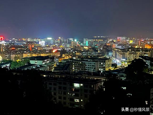 中国真正的冬暖夏凉天花板城市，很多人以为是昆明、大理和贵阳！