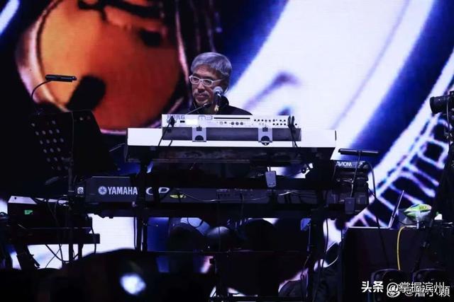 屠颖儿子发文：爸爸在跑步机上摔倒，意外离开了我们；他这一生过得非常精彩，我会照顾好自己和妈妈