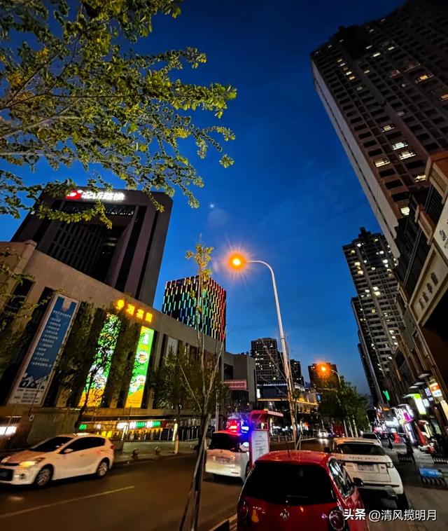 有幸去了趟乌鲁木齐，实话实说，当地人的生活，简直让我叹为观止
