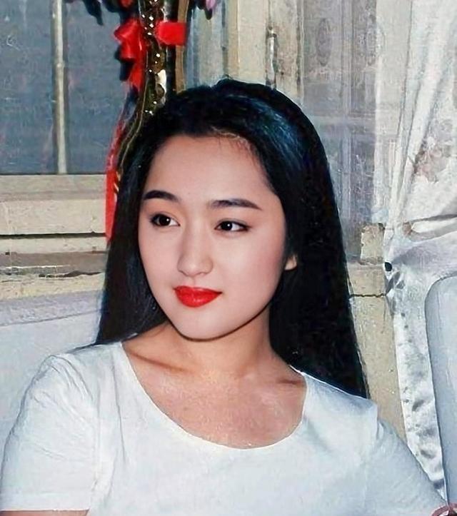 善恶终有报，53岁不婚不育的杨钰莹，原来早已经上了另一条大道！