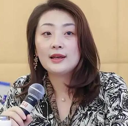 看了原配施幼珍的格局，才明白宗庆后去世后，宗馥莉为何能翻盘