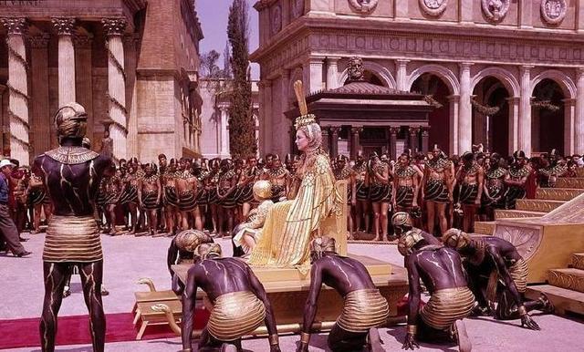 埃及艳后荒诞的人生：嫁给亲兄弟，先后勾引凯撒及其女婿和义子