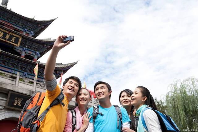 抛弃网红景点，反搞“村漂”，这届年轻人旅游，正炒火下一个行业