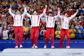 中国游泳队男子4x100米混合泳夺冠。这一刻热血沸腾，闪耀世界！图片