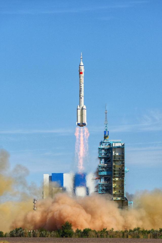 神舟二十一号成功发射！美国封锁失败，中国2030年前实现载人登月