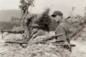 对越反击战，13军上万新兵参战，俘虏越军最多，伤亡多少人？图片