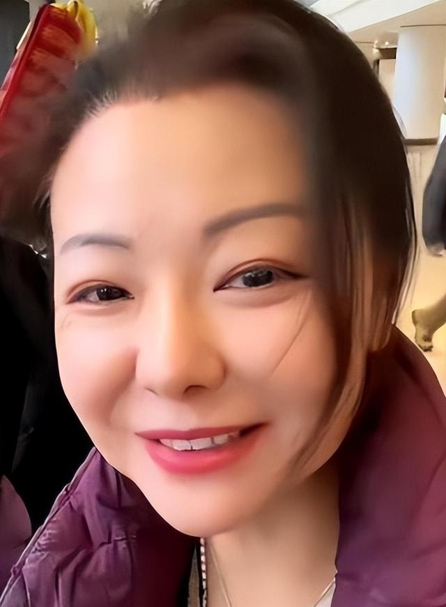 北京大姐爱上小19岁僧人，豪掷500万盖寺庙，婚后12年现状如何