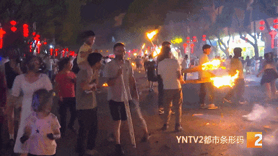 人山人海，昆明这个地方太火爆！游客：开心，就要这种氛围！