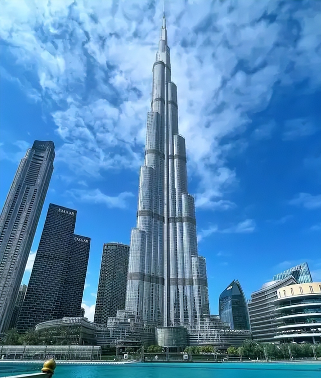 花700亿建中国第一高楼，如今17年过去，高楼却成最大烂尾楼