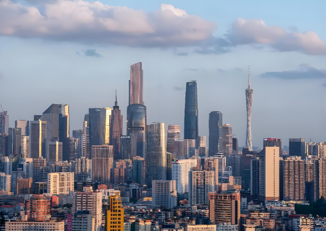 最新GDP排名来了	，全国50强城市又变了，这个省会今年有点悬