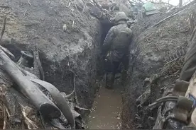 比死还难受！乌军泡在泥里作战，一动不能动，泽连斯基改变战术图片