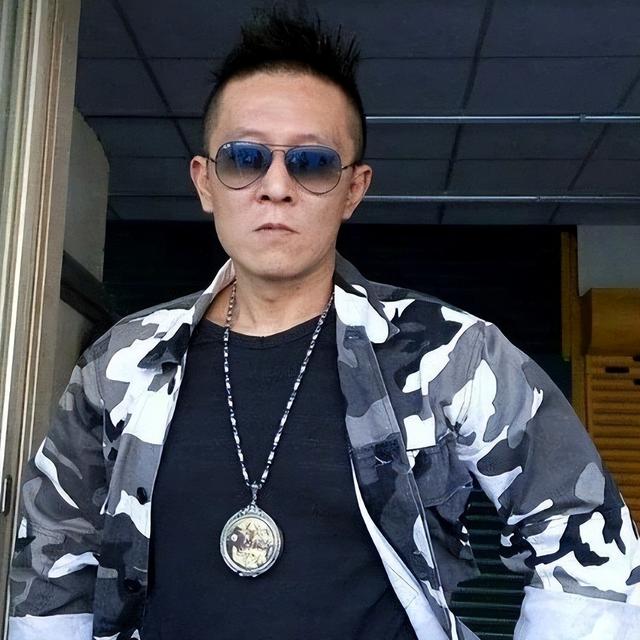 一路走好！继朱媛媛后又送走一资深演员，在家猝逝多天忠犬陪伴
