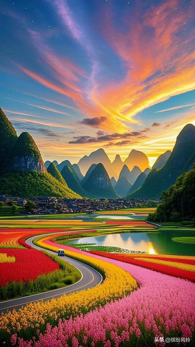 霞光似梦幻锦缎，晕染了天际