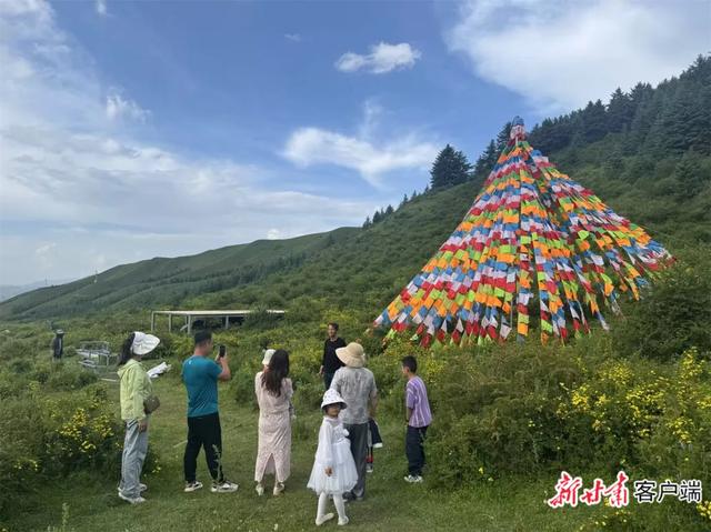在观赏游历中增进文化认同——甘南州以旅游促进各民族交往交流交融