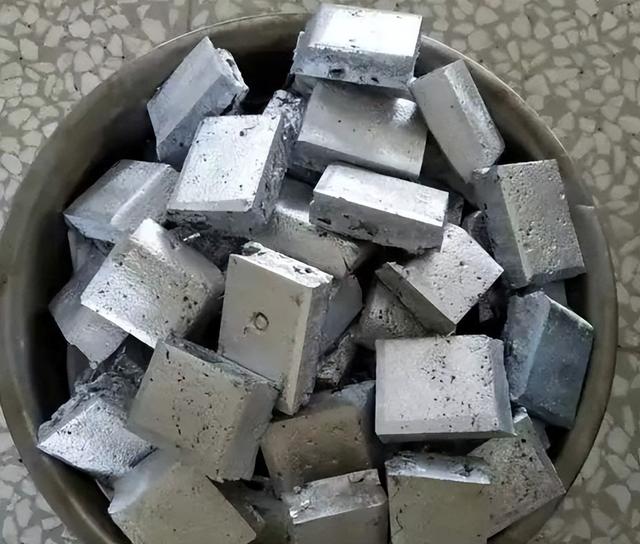 美国不担心稀土卡脖子了？一个华裔科学家，帮他们搞了无稀土磁铁