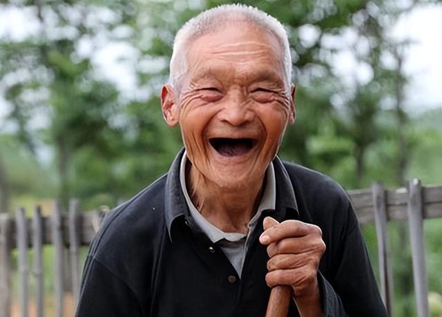 医生发现，每天饭后要午睡的人，不出3个月，身体或有4种改变！