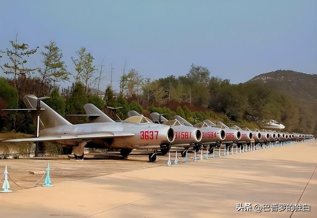 购买中国战斗机不给钱，7次追债都没还，这个嚣张小国报应来了
