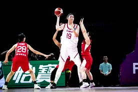 太疯狂了！张子宇投出88.2%的命中率 把球交给她队友就可以回防了图片