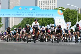 2600名选手环巢湖全国自行车公开赛竞速图片