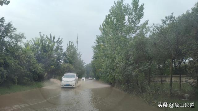 郑州东区20多分钟短时强降雨，导致005乡道有大量积水