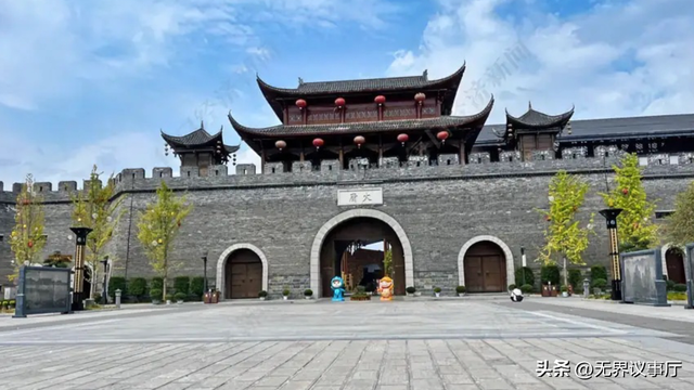 资本狂炒古镇热，商铺扎堆无个性，真实烟火气难寻