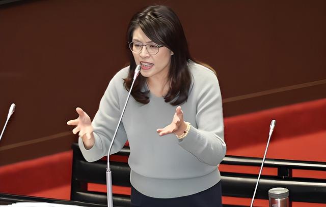 不识时务！郑丽文终于露出了狐狸尾巴！统一能寄望国民党吗？